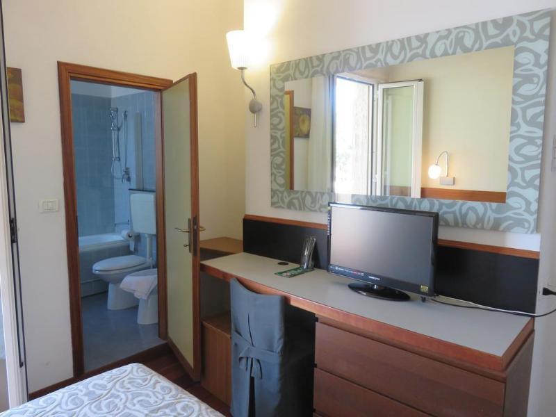 Alexander Hotel 3*