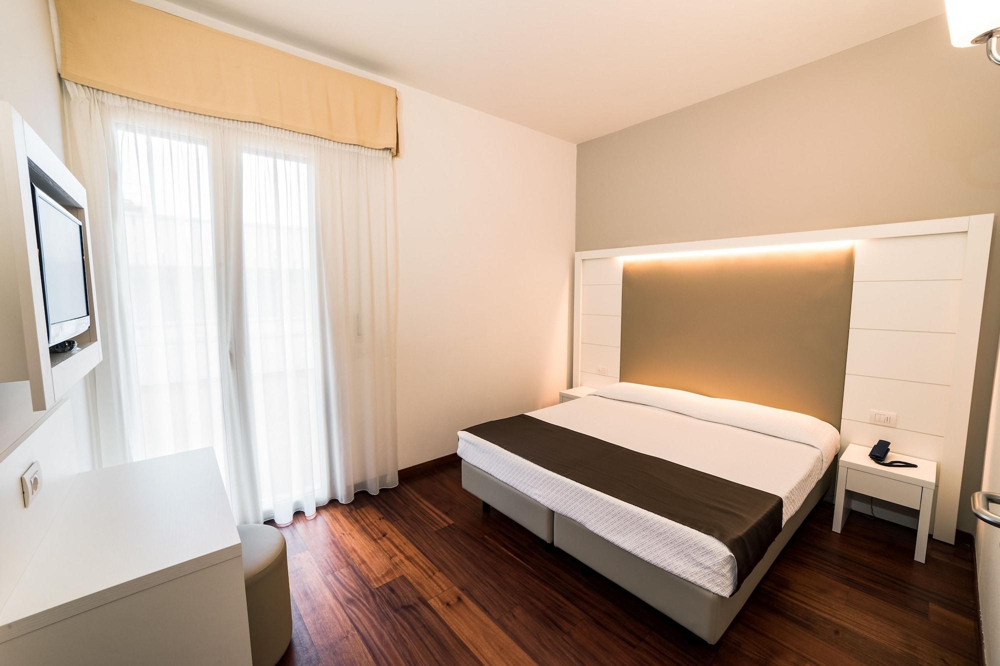 Alexander Hotel